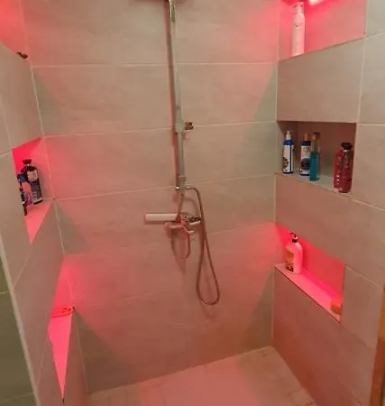 White House * Пярну