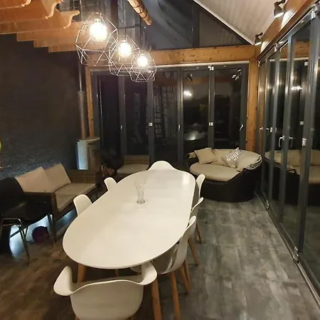 בית נופש White House פארנו