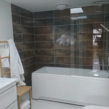 White House * Пярну